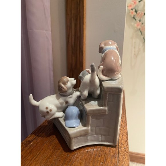 Cosmos Gifts SA49111 Fine Porcelain Three Puppies Dogs On Garden Steps with Flow - Picture 10 of 10